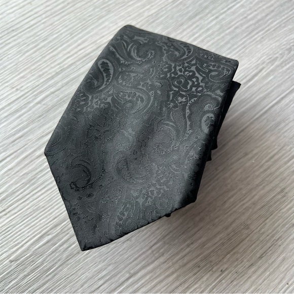 Pronto Uomo Men’s 100% Silk Black On Black Paisley Print Tie Like New Condition - Picture 2 of 8